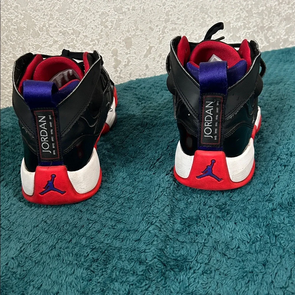 Black and Red Jordan’s jump man two Trey - Picture 3 of 9